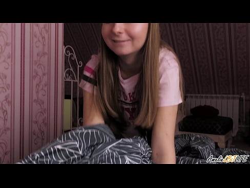 ❤️ Blondie BFF-ya xwe bi kûr dimije û di devê xwe de diqelişe ❌ Sluts li me